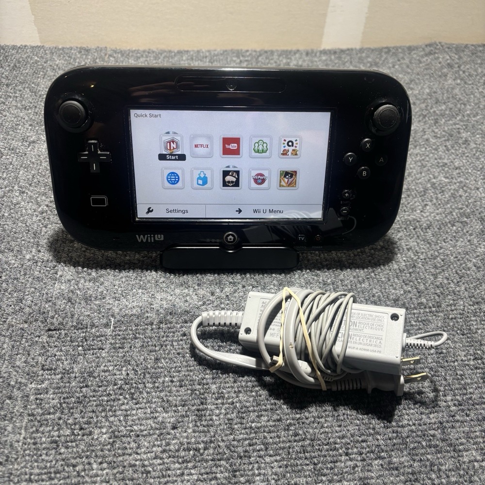 Nintendo Wii U Game Pad Controller  WUP-010 Black Charger And Dock